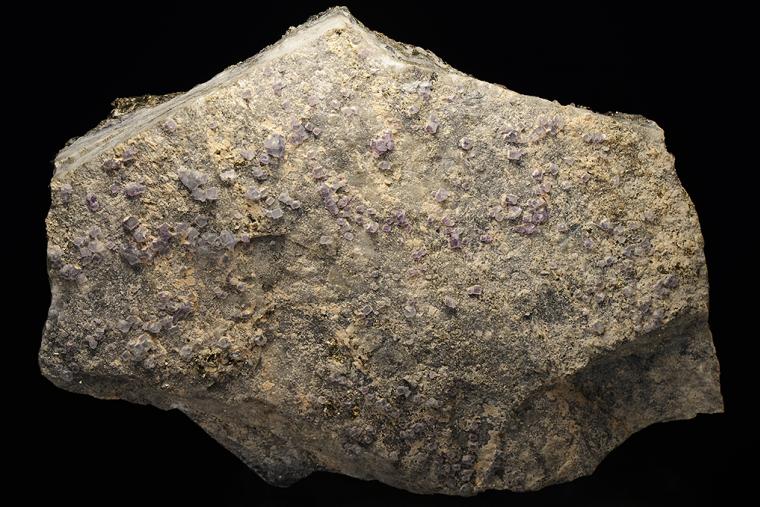 HÜBNERITE with QUARTZ